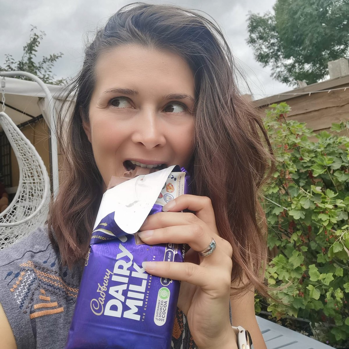 MjlAdvertising's tweet photo. Thursday 7th July - WORLD CHOCOLATE DAY🍫 🤎 On this annual celebration of chocolate, the team at MJL were surprised with a chocolate bar at their desk. What is your all time favourite chocolate bar? https://t.co/qtQC04xZA4