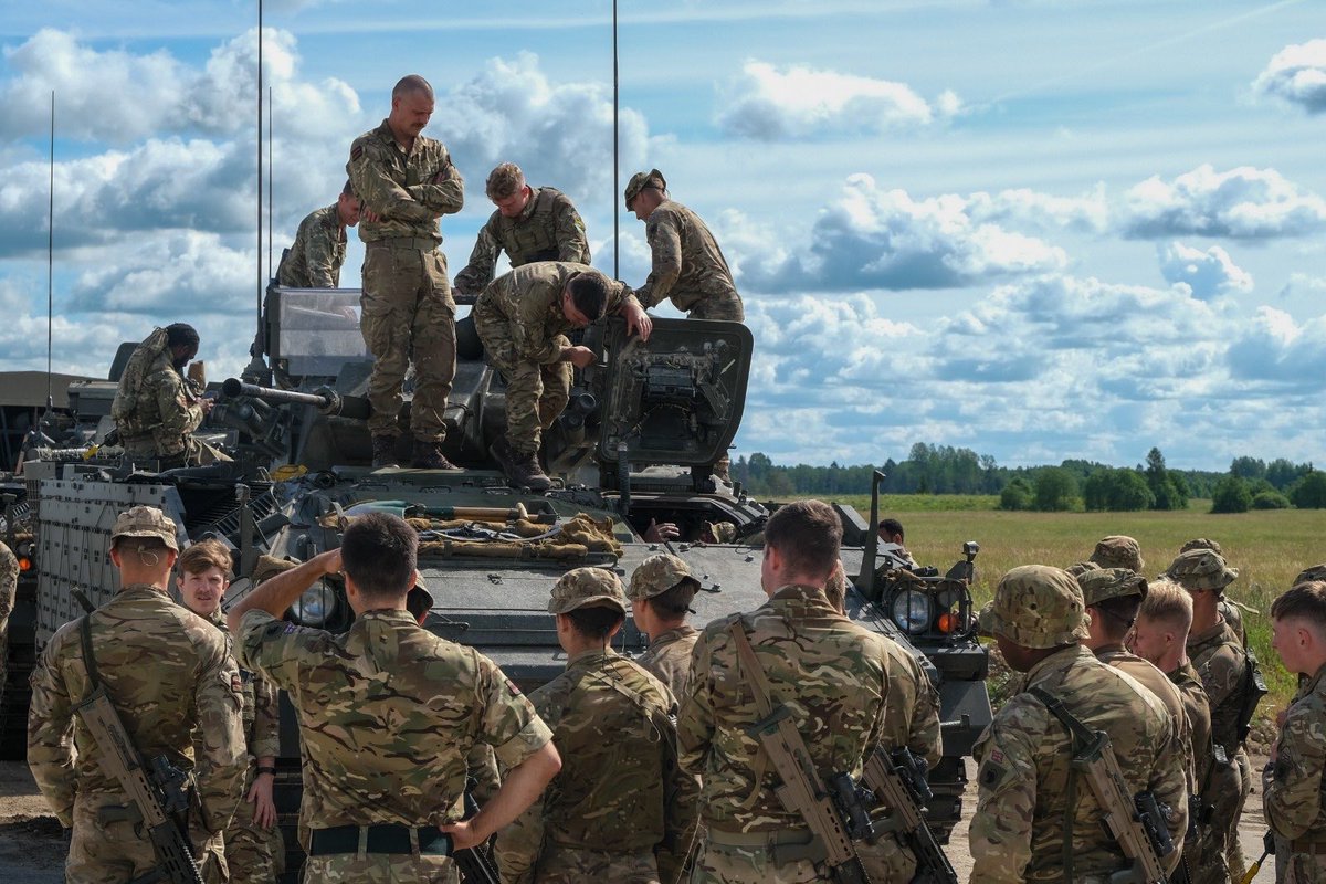 CO_2RIFLES's tweet photo. The 2 RIFLES and eFP Battlegroups have been learning about one another's capabilities today.
Sharing knowledge of tactics and capabilities is essential to operating with agility alongside our 🇪🇪 allies on the battlefield.
#strongertogether
#AgileTaskForce https://t.co/zonw7O1pwk