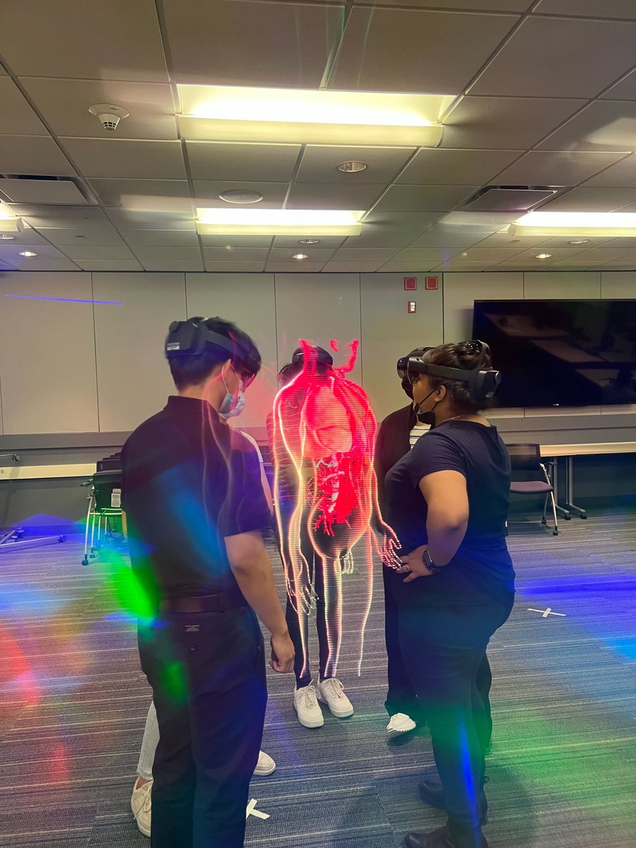NU_Nephrology's tweet photo. Thank you @NU_MedEd and Angelique Duenas (@angeliquee_93) for welcoming our #SciHigh scholars into the anatomy lab last week!
Students got THE anatomy experience- they used the HaloAnatomy software, toured the lab, and viewed a few human organs (including a kidney 🫘)! https://t.co/9smMrUGqpJ