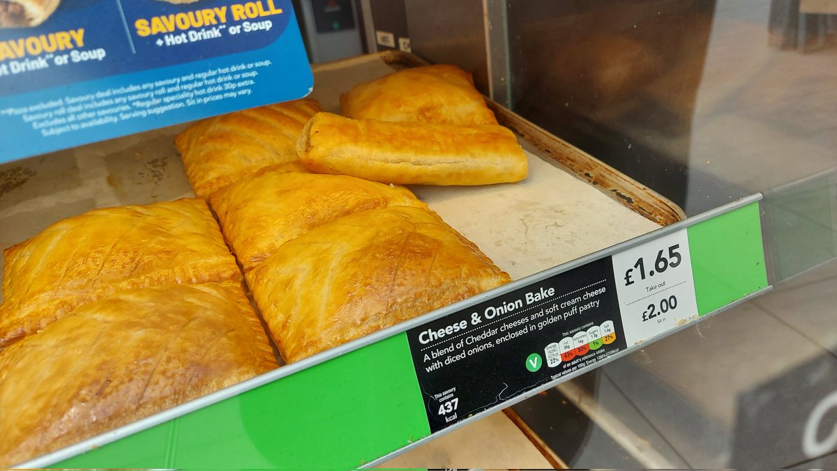 Is that a sausage or vegan roll on the cheese &amp; onion bake? 
<a href="/GreggsOfficial/">Greggs</a> #greggs