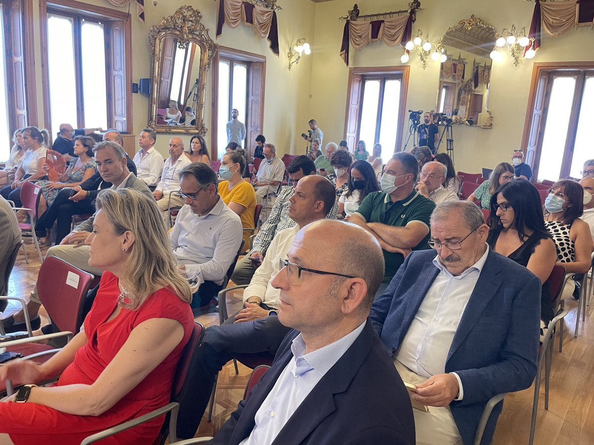 pitalmeria's tweet photo. Hoy hemos conocido la nueva plataforma de comercialización #AgroIntel impulsada por la @AgriculturAnd un proyecto basado en inteligencia artificial para facilitar la toma de decisiones en la producción, distribución y comercialización agroalimentaria. https://t.co/tXlOiDIy5K