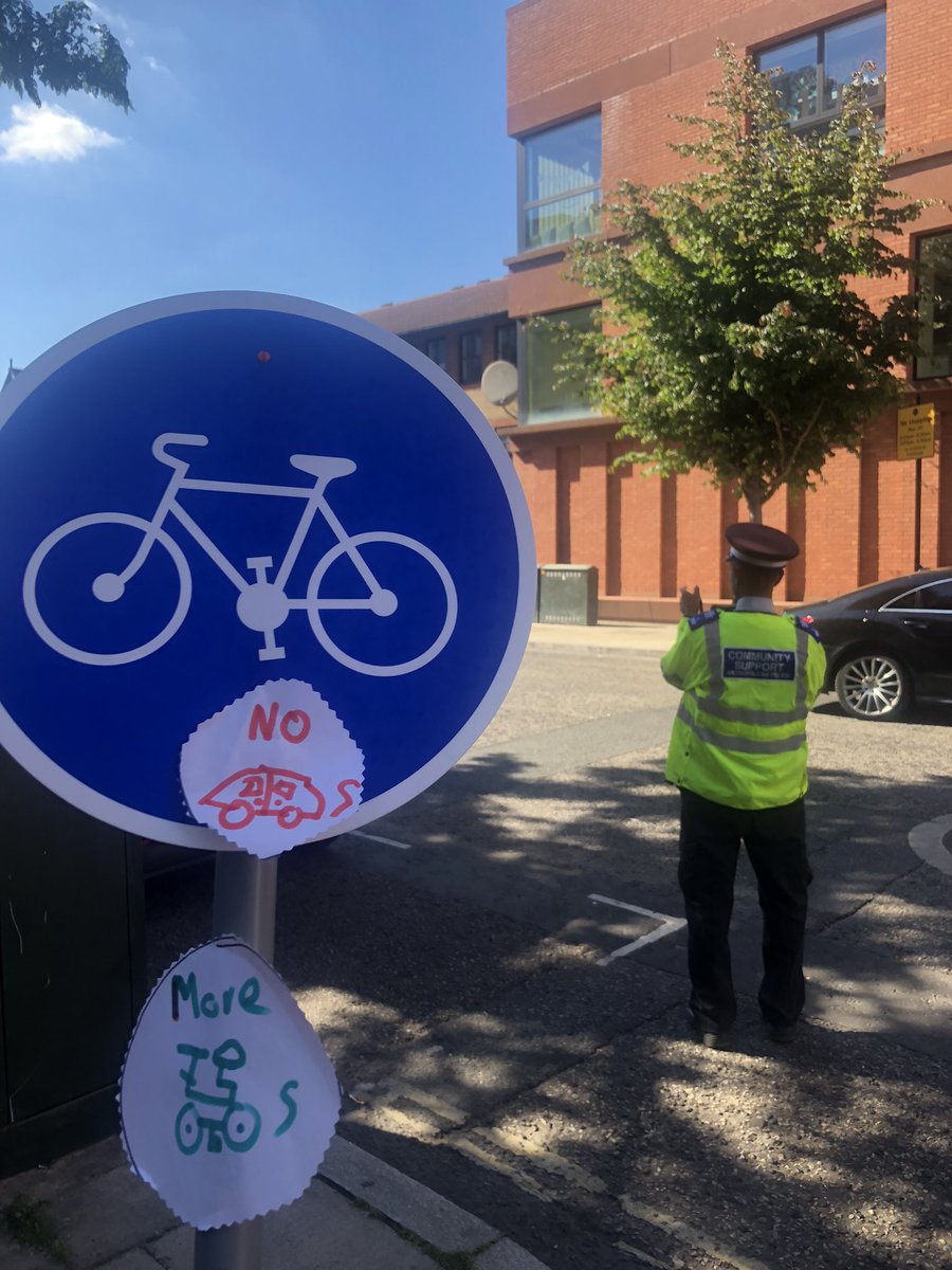 AirRoadsHnps's tweet photo. #CommunityRoadWatch 7 tickets issued for speeding over 25mph outside @WatersideAcad and @hnps2015 in 30 mins 07/07/2022 Thank you @metpoliceuk and @AirRoadsHnps for the third session https://t.co/q3LXbAaqD7