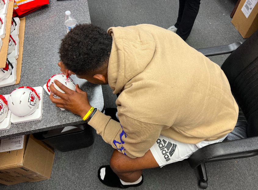 TSEKansasCity's tweet photo. ❓ MYSTERY MONDAY ❓

Mystery autographed mini helmets are back in stock today!

We have 20 available today!

When they're gone- they're gone!

⬇️⬇️⬇️

https://t.co/OHEdHPFcLn https://t.co/1vsFPxFV3D