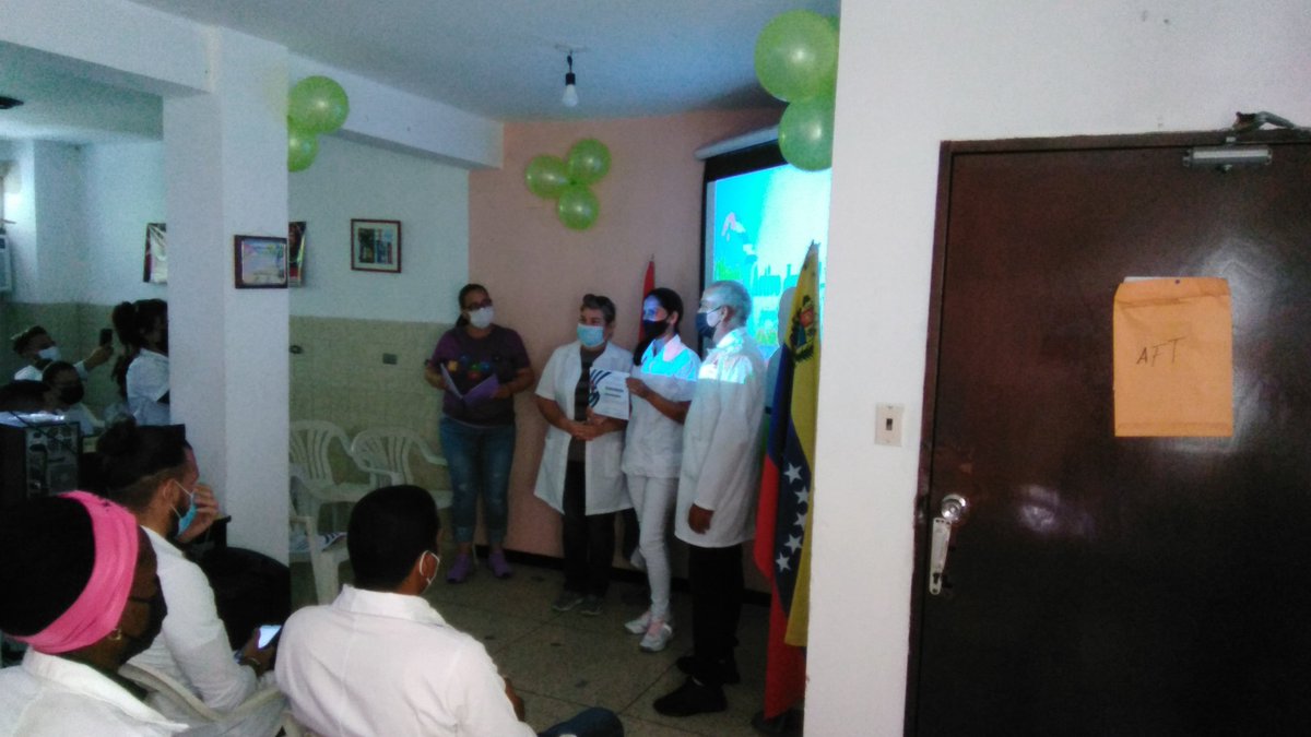 jlfernandezc88's tweet photo. Recibe la Lic. Ana Osorio del @CDIHugoChavez, reconocimiento en el Activo Juvenil de estado Nueva Esparta @MedicaEsparta. #CubaCoopera #CubaPorLaVida @cubacooperaven @DC_Odontologia @MINSAPCuba @LaoTexido @AliuskaqDms https://t.co/N1Ihtc8aJ9