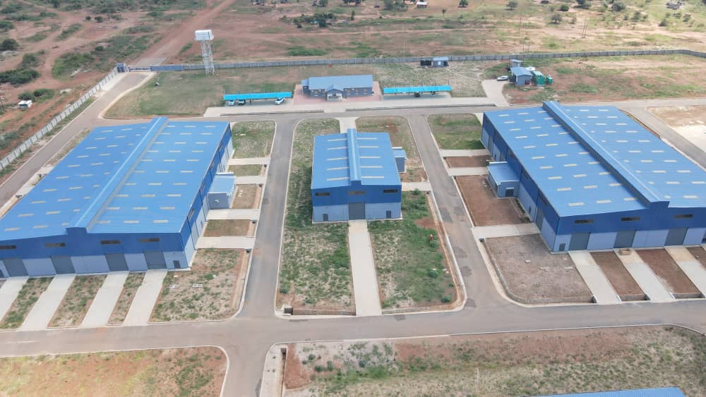 date_africa's tweet photo. 🇺🇬 Uganda : The construction of the armoured vehicle factory in Nakasongola by National Enterprise Corporation (NEC), is ready for commissioning. You can begin making 
#utdauganda #utdainfo #utdaarmored_vehicle #utdafactory #utdanakasongola #utdanational_enterprise_corporation https://t.co/cYkwQmbukP