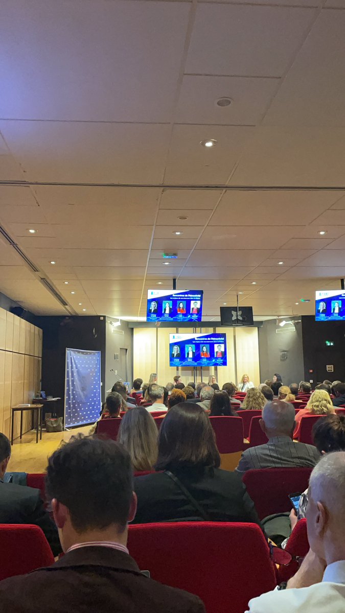 Ellesbougent's tweet image. Comment #attirer et #fidéliser les #talents qui porteront les projets de demain ?

@Ellesbougent assiste à la 1ère table ronde avec @KarimaCHERIFI5, @DorisBirkhofer, Frédérique LEGREVES et Florence Ropion.

@FIEEC #ellesbougent #EB2022 #mixité #egalité