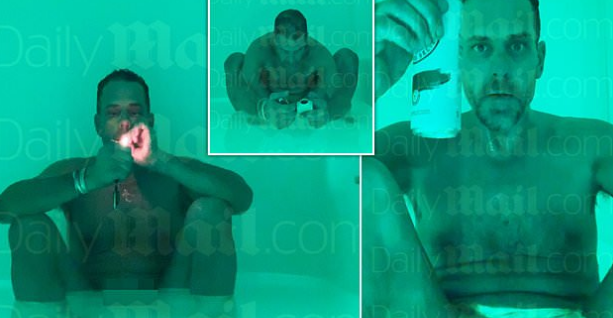 sayitnspinit's tweet photo. What kind of a fucking dummy sits around in their underwear and takes a bunch of pictures of themselves smoking crack? https://t.co/260YtlgPrR