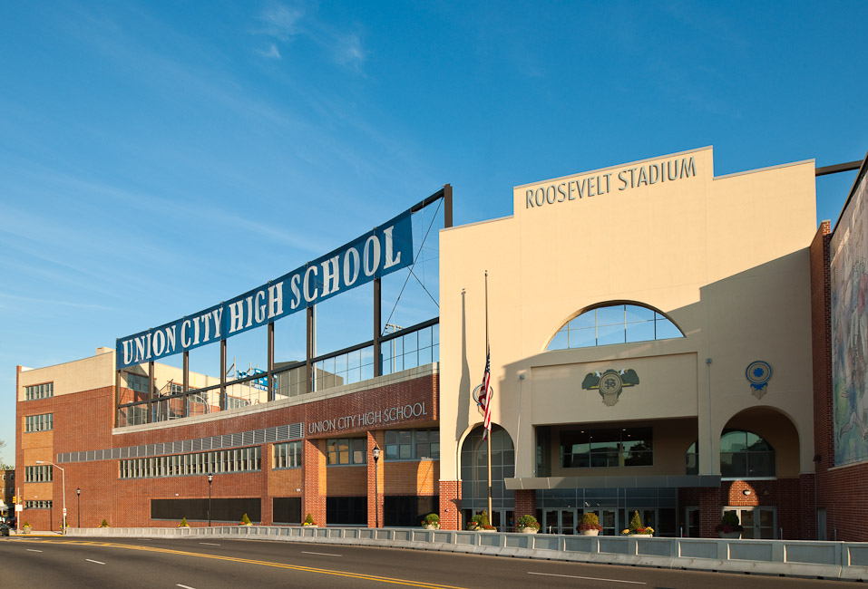 RSCArchitects's tweet photo. #DidYouKnow that @RSCArchitects designs programmatic elements to meet our clients' unique needs? Like our @schools_uc High School, with a 900-seat #performingarts auditorium and a rooftop #athleticfacility to serve as a mixed-use #redevelopment for #parksandrec activities. https://t.co/av6dnM7HTD