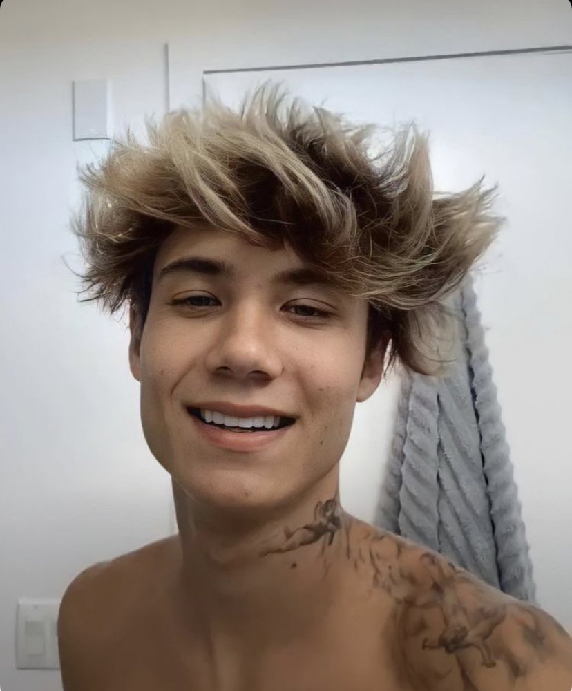 mluvjxdn's tweet image. missing this hairstyle