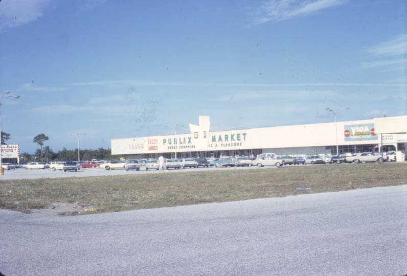 BocaHistory's tweet photo. The design may have changed but that Publix is still located in the same spot in the 5th Ave Shoppes! The slide is dated between 1968 and 1975.
#ThursdayThoughts #TheSchmidtMseum #MakingHistoryBoca #BocaHistory50th #BocaRaton #BocaRatonFlorida #BocaRatonFL #iambocaraton #publix https://t.co/oqVH7DzQcE