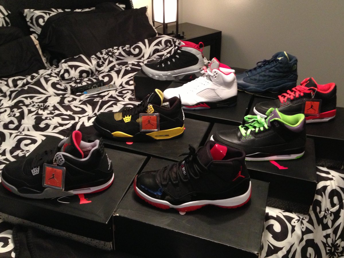 Dough6oiFresh's tweet photo. Had a lil Time on my Hand, so I decided to do sum Dust Inventory on a few pair of KiCks I had Stashed from late ‘12 to 2013!!🤷🏾♂️
#FewKOTD👟 #HaveABlessed😇 & #ProductiveDay🌤 #ThoAll💙✌🏾 https://t.co/VDQJ1XVtmH