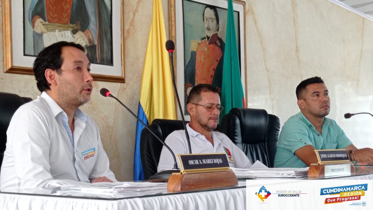 SecSaludCundi's tweet photo. En la reunión con concejales y habitantes del municipio, la jefe de la Oficina de Participación #OPACS y los directores de Aseguramiento y de Desarrollo de Servicios hacen seguimiento a la prestación de servicios en el Hospital San Francisco de Viotá https://t.co/Q8pafHKx6g