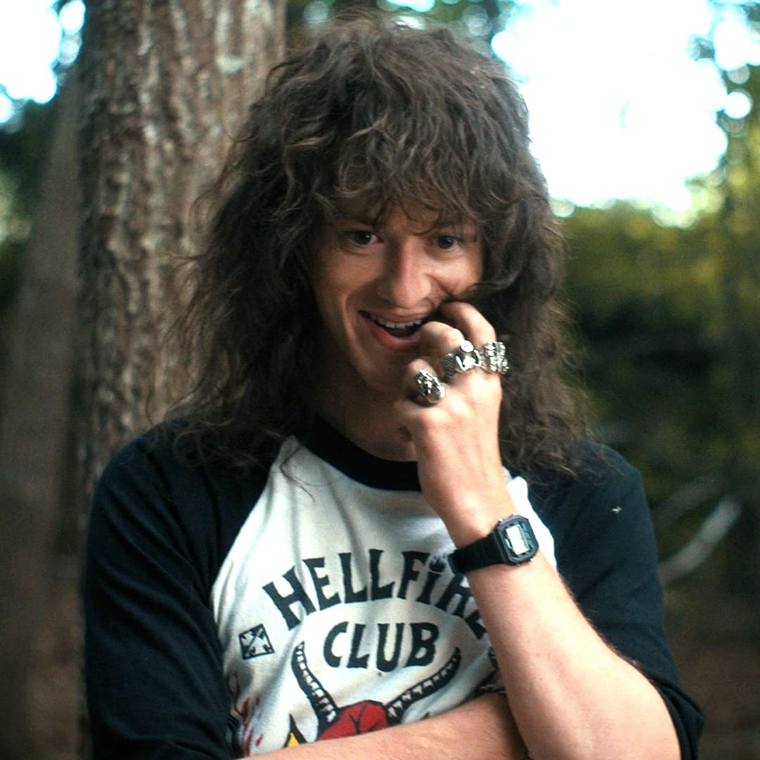 sboficial's tweet photo. Fãs criam petição para que Eddie Munson retorne na 5ª e última temporada de "Stranger Things". https://t.co/nTCGOQkCIT https://t.co/Jt36eREusg