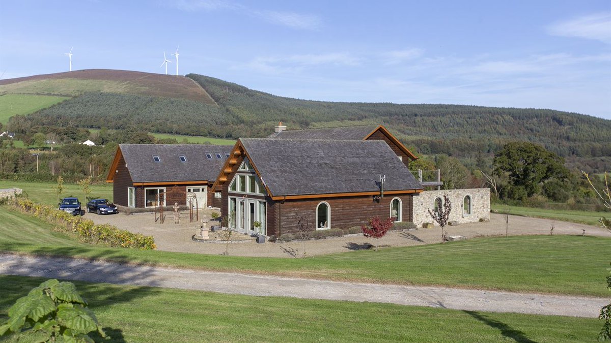 GoffsProperty's tweet photo. 𝐅𝐎𝐑 𝐒𝐀𝐋𝐄

Timber Lodge is stunning country residence within a parkland setting on c.43.2 acres, with an additional residence &amp; extensive equestrian facilities inc. a 5½f gallop 🐎

📍 Kilbrannish, Bunclody, Co. Carlow 

More info👉 https://t.co/dROHRm0t1F

#GoffsProperty https://t.co/6zNDpKJ9tL