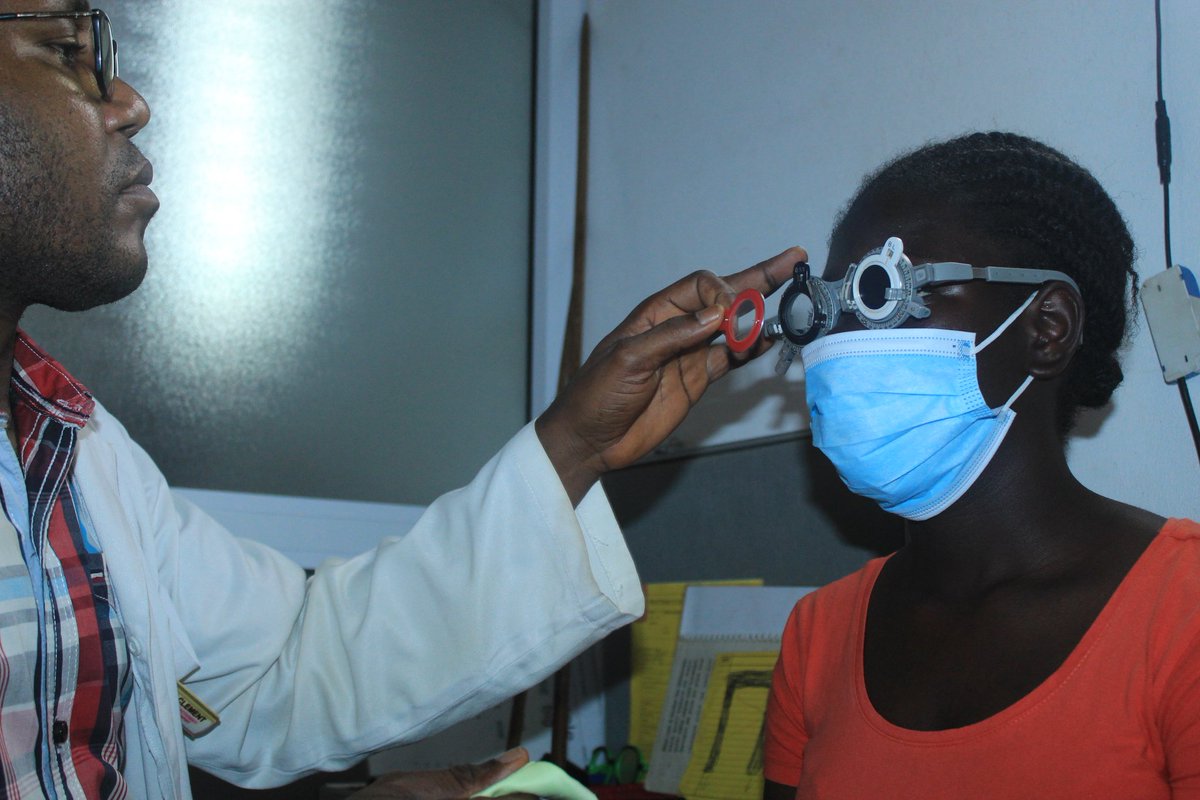 ismaelteta's tweet photo. With the support of @USAID, 20,000+ schoolchildren benefited from 👁️ screening in Efoulan HD
2nd screening phase for those with serious 👁️ refraction probs is ongoing in our partner hospital🏥
@HelenKellerIntl 🇨🇲 contributes to provide inclusive school-based 👁️care
#BrightSight https://t.co/7DwCMuPoU6