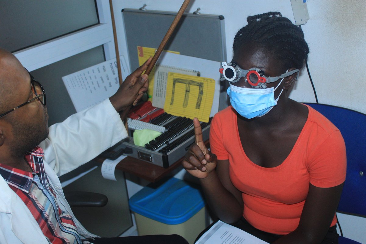 ismaelteta's tweet photo. With the support of @USAID, 20,000+ schoolchildren benefited from 👁️ screening in Efoulan HD
2nd screening phase for those with serious 👁️ refraction probs is ongoing in our partner hospital🏥
@HelenKellerIntl 🇨🇲 contributes to provide inclusive school-based 👁️care
#BrightSight https://t.co/7DwCMuPoU6