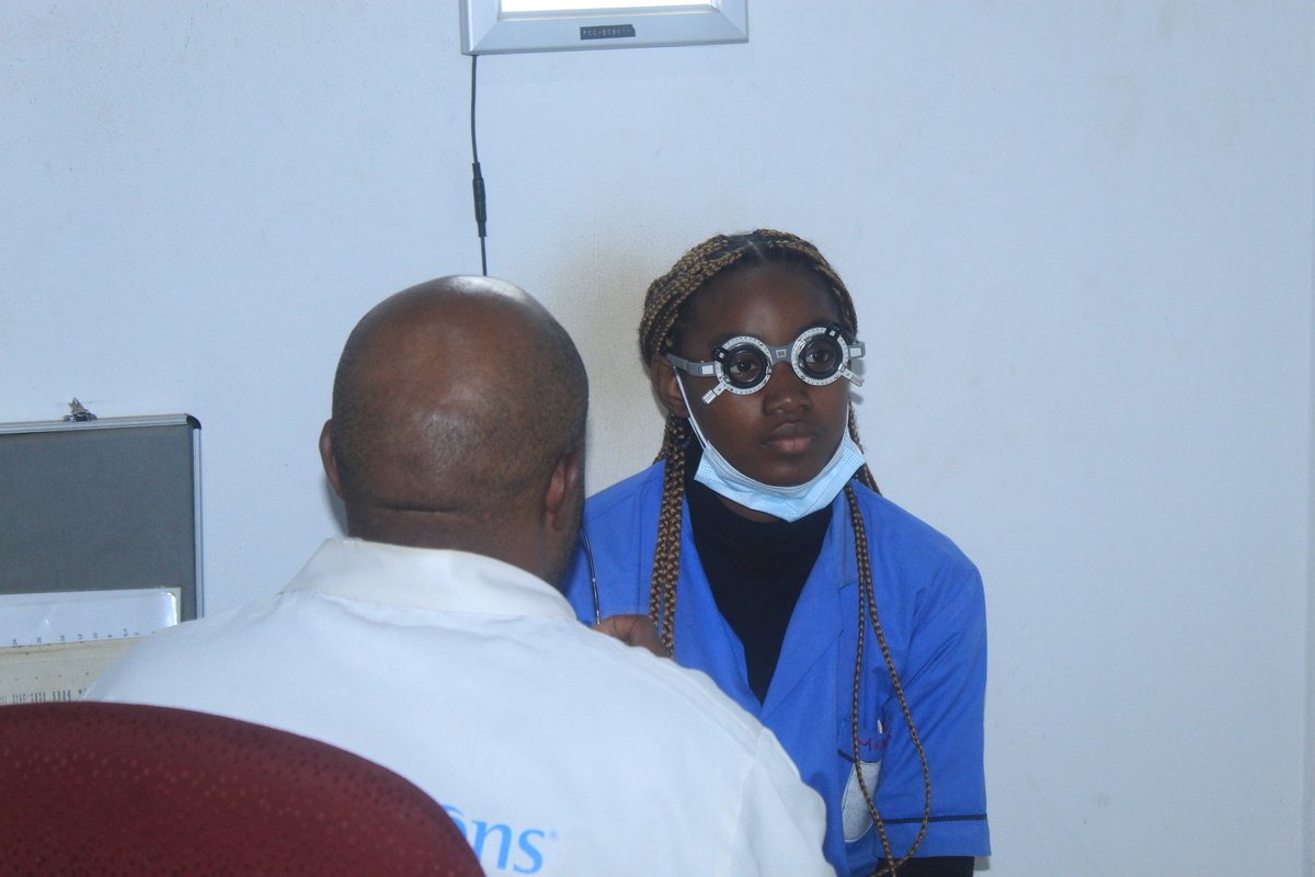 ismaelteta's tweet photo. With the support of @USAID, 20,000+ schoolchildren benefited from 👁️ screening in Efoulan HD
2nd screening phase for those with serious 👁️ refraction probs is ongoing in our partner hospital🏥
@HelenKellerIntl 🇨🇲 contributes to provide inclusive school-based 👁️care
#BrightSight https://t.co/7DwCMuPoU6