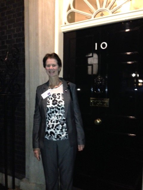 MelClose55's tweet photo. I really wouldn’t want the job, but let’s have a #GeneralElectionNow #getlabourin and I’ll happily have a go, just for a little while, I know the building ! 🤣 
*pic 1 shows me stood outside No 10 &amp; pic 2 shows me in downing st meeting/dining room.* https://t.co/Kb5zuhc5qW