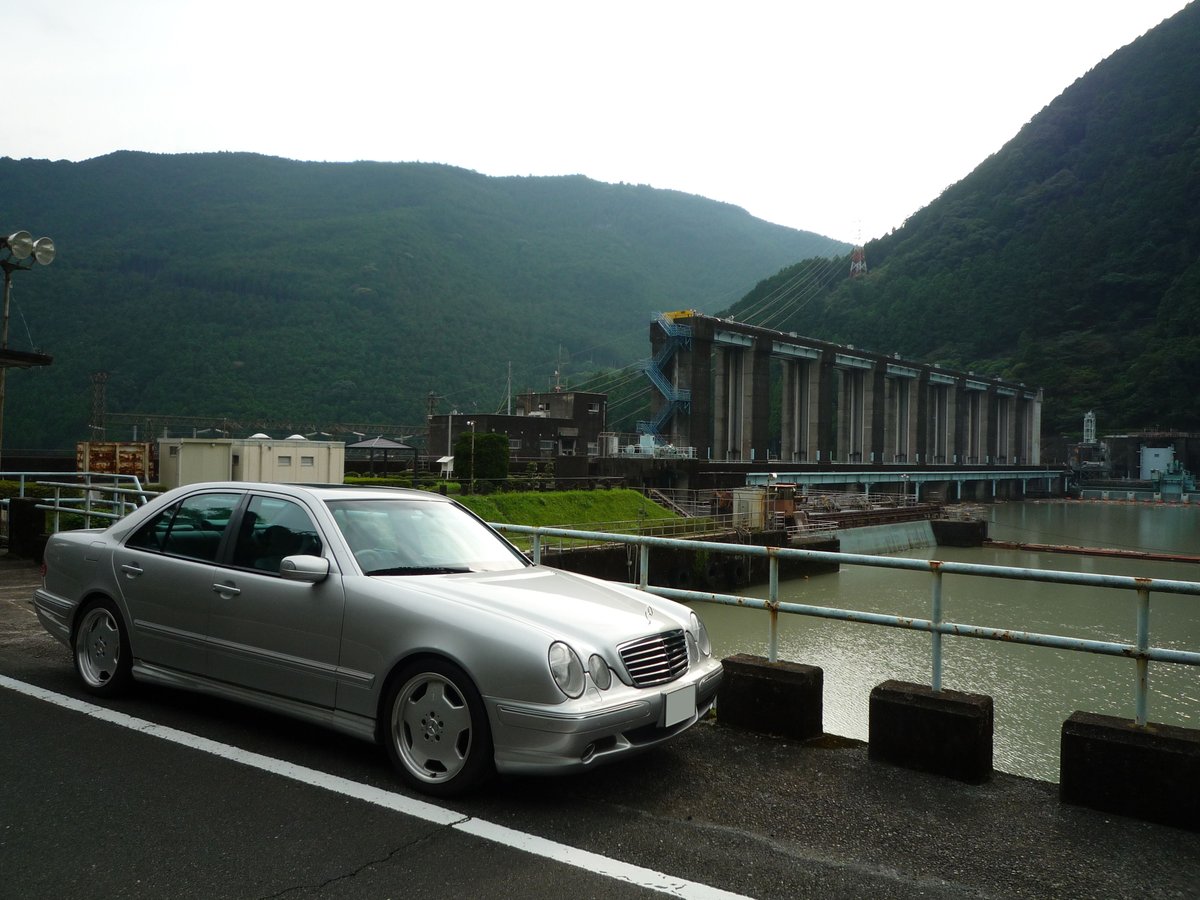 yuuki_saa's tweet photo. 車乗りとして軽く自己紹介します♪

名前：ユウキ
性別：男
年齢：秘密（精神年齢は17歳）
身長：170cm
住み：静岡県
職業：SE
免許：大型一種、大型二輪、二級小型船舶
車種：2002年型 W210 AMG E55
一言：車種問わずコラボしましょう！

#車乗りとして軽く自己紹介
#車好きと繋がりたい https://t.co/Qi21iy7jqy