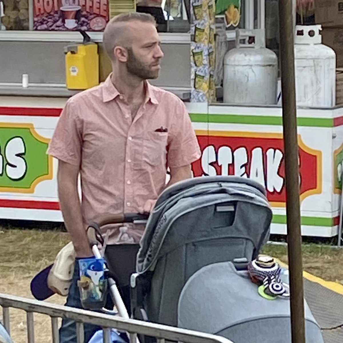 FBTSpod's tweet image. A Zaddy, a PA, a Fink Brother

Happy Birthday to our favorite Fink @JSplizzy 🎉