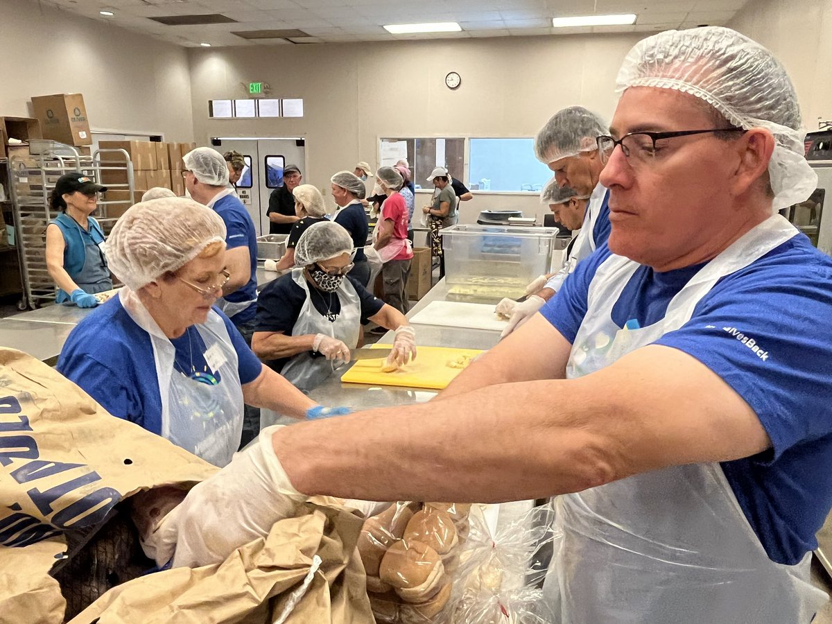 2ndHarvestGNOA's tweet photo. Thank you @MorganStanley Foundation for donating $25,000 to help us provide more food choices at School Pantries for families facing hunger in South Louisiana! #MSGivesBack @FeedingAmerica https://t.co/KmPAUQyvFF
