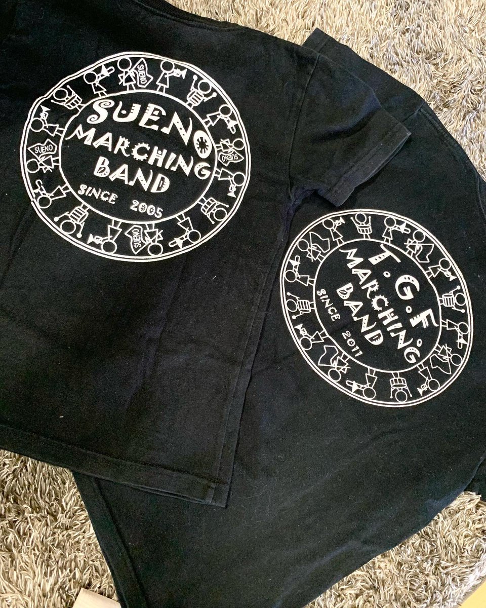 練習後に何してるのかと思ったら、
4つのクローバー🍀🍀🍀を探しています。。。

その間に大人は、新しいウェアのトークで盛り上がっています^ ^

次はどんなデザインにしようかな。