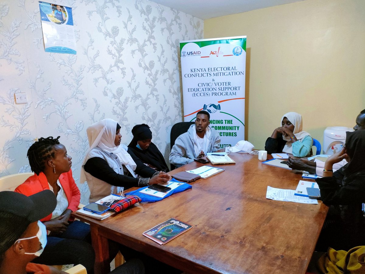 Isiolo_CEED's tweet photo. Threats to violence over fear of rigging and suspected staged banditry attacks to displace voters defining final days to elections. We held a Social Media &amp; Incidence Monitors meeting to review and report. This program is supported by @USAIDKenya's and implemented by @tendasasa https://t.co/F6eyB7sI40