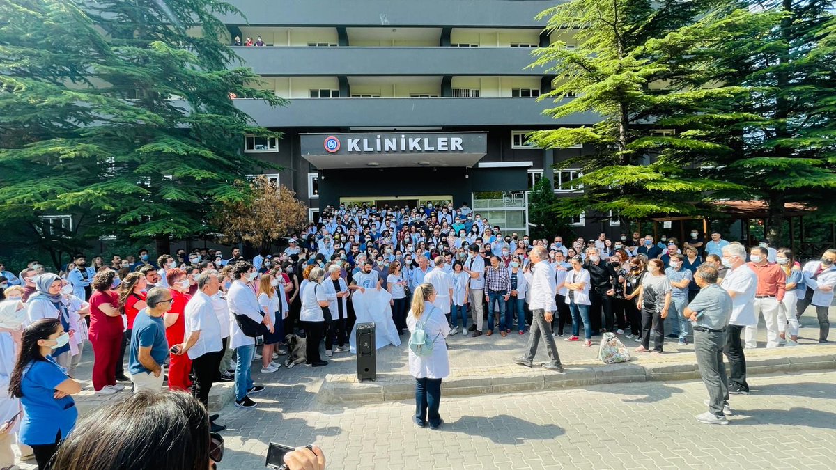14mtd's tweet photo. Hekimler, Türkiye'nin dört bir köşesinde Şehit Dr. Ekrem Karakaya için eylemde. https://t.co/OULNuwx9gM