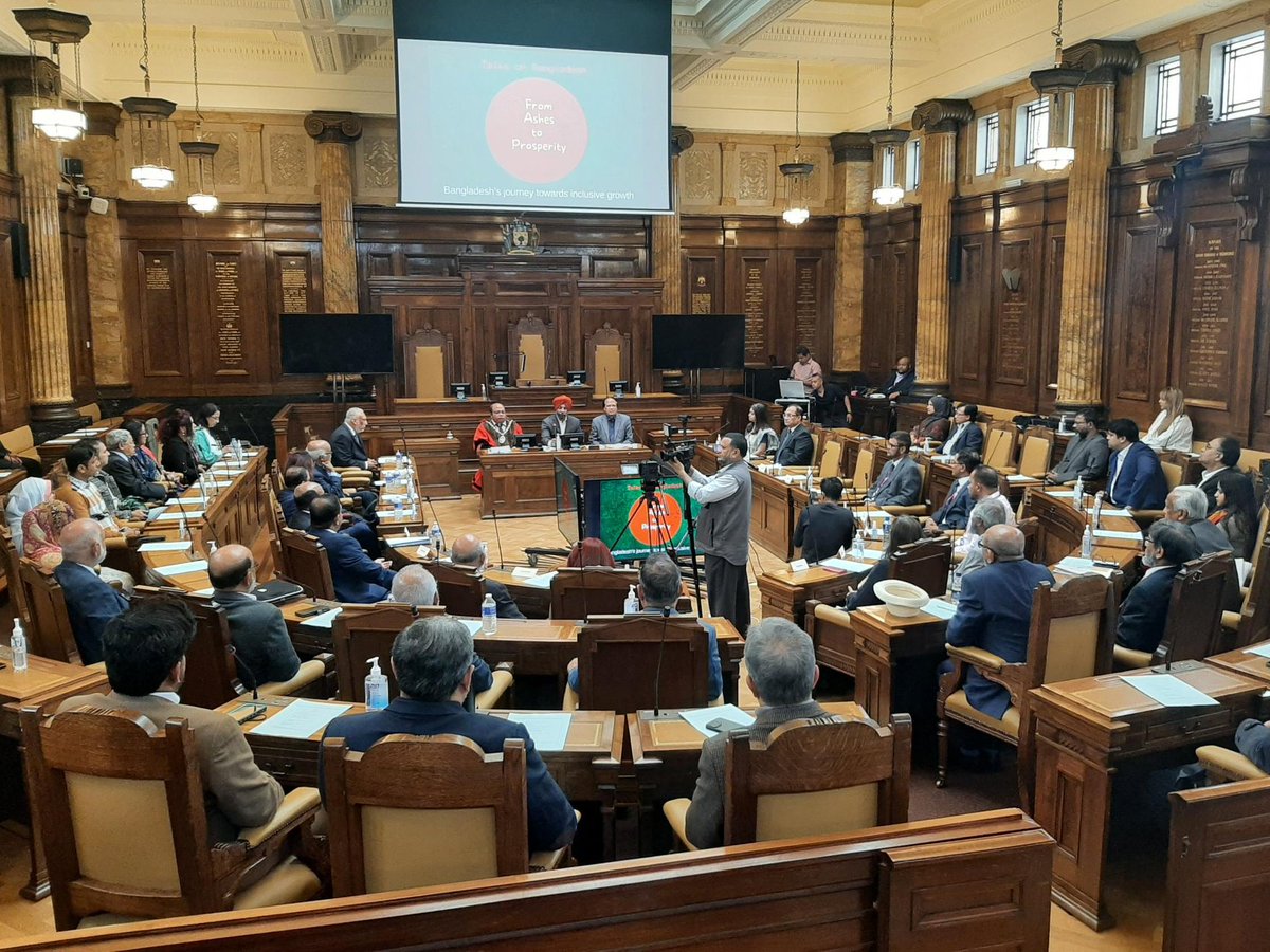 It's a privilege to welcome <a href="/MunaTasneem/">Saida Muna Tasneem</a>  <a href="/dr_atiurrahman/">Dr. Atiur Rahman</a> &amp; Mahmud Hasan MBE
 to Redbridge Town Hall for a talk on Bangladesh's 🇧🇩 journey to #inclusivegrowth today

Redbridge is proud to be home to a flourishing Bangladeshi community &amp; our borough's diversity is our strength