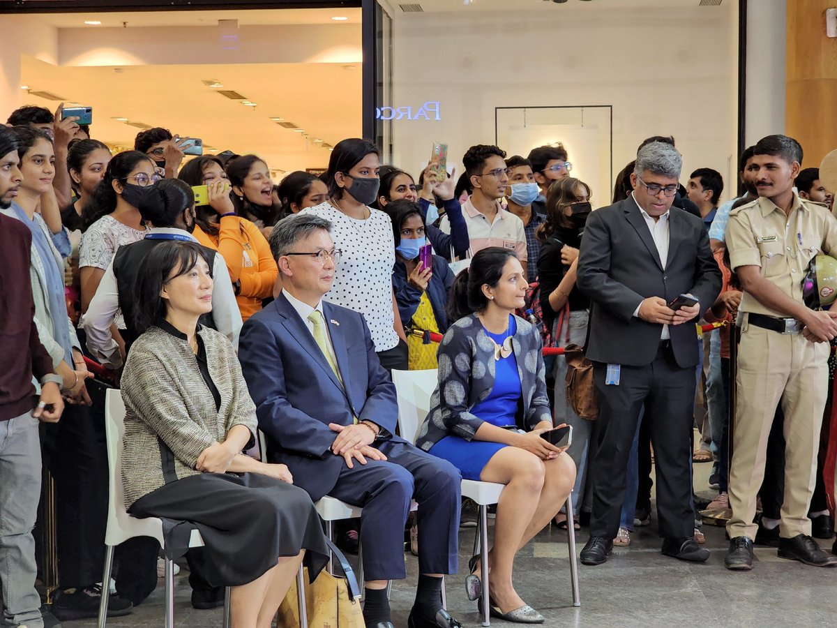 RokEmbIndia's tweet photo. (4/5) Then Amb.Chang visited the opening ceremony of "Korea Fair in Bengaluru 2022" at Orion mall, which will be held till 10th July. Many people at the mall enjoyed Samulnori, K-Pop dance and Taekwondo performance together. https://t.co/hzkhBGBKdq