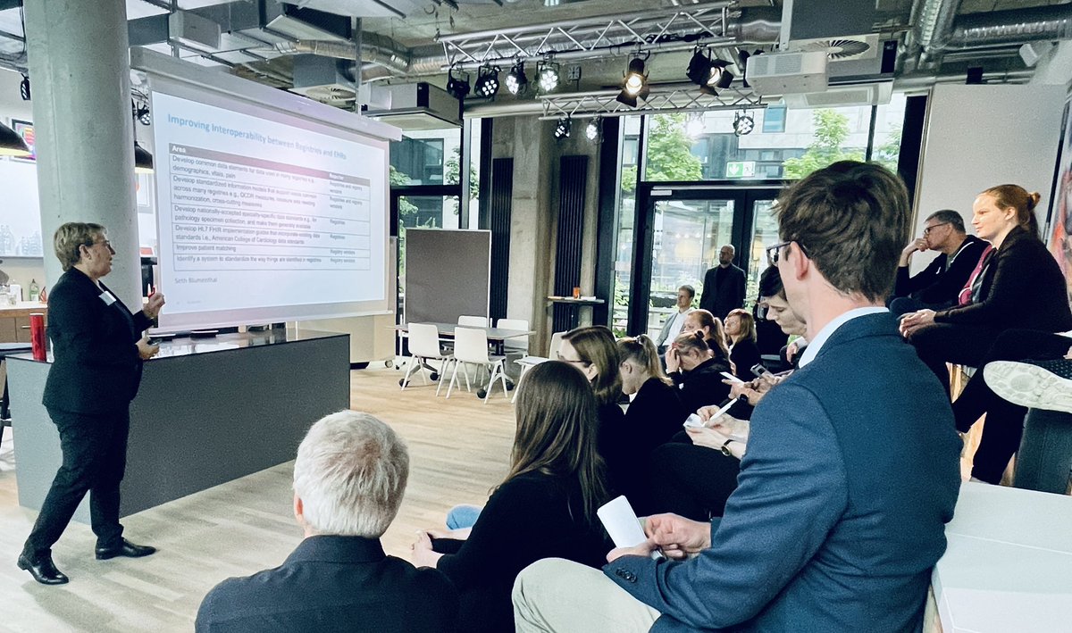 martin_blaschka's tweet photo. Keynote 🗣 von @ProfThun beim #InteropDay #Gesundheitsregister: Aktuell >600 med. Register in #DE, Dunkelziffer noch höher. Problem: Kaum bzw. keine Vernetzung = kein Mehrwert im System und für Patient:innen. Deshalb gilt: #Interoperablität als Erfolgsfaktor No.1. https://t.co/LvLkxEsmWh