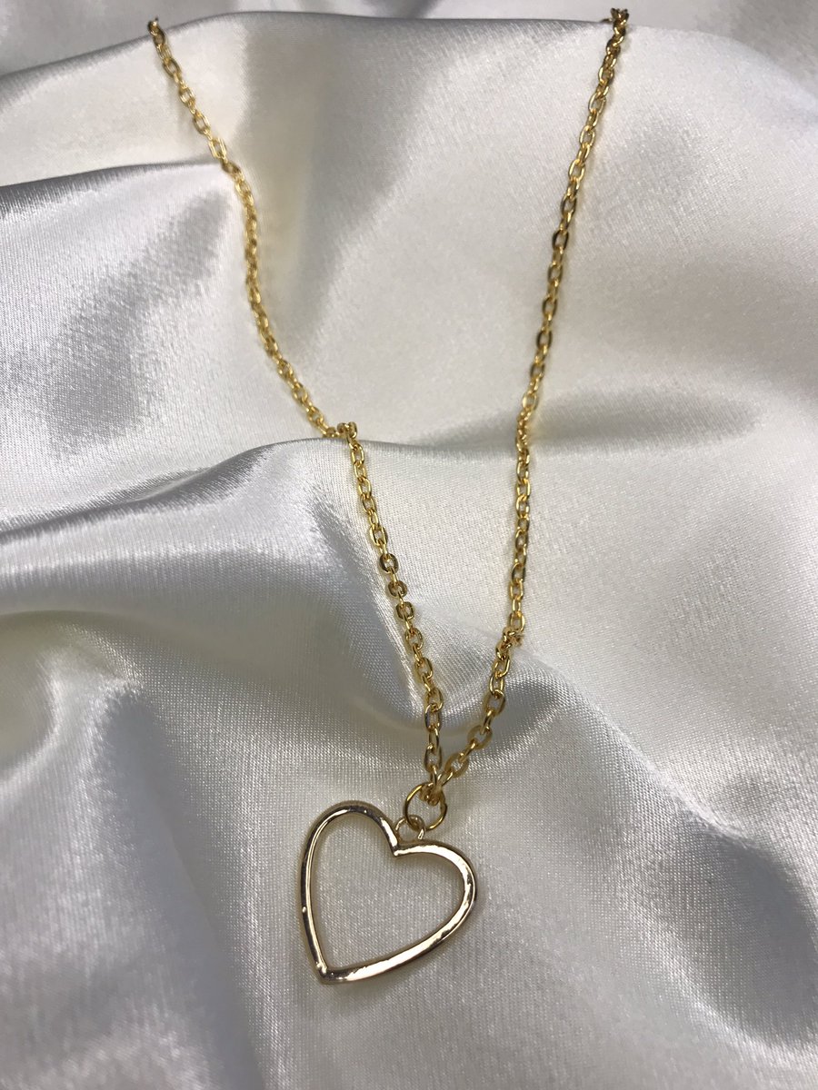 laviannlav's tweet photo. This cute necklace from @tintedtrove on Instagram 
Dm for more info 💘 https://t.co/Ow7hBfTo5h