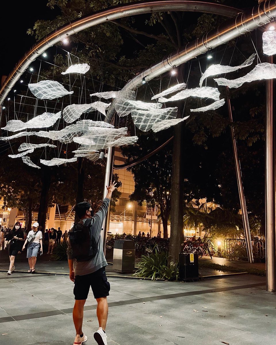jobeetweets's tweet photo. "Eyes of the Sea" is an installation that is upcycled by ironing and reshaping discarded plastic bottles to resemble captivating ocean waves, and casts wave-like shadows on the ground. -iLight2022
#ilight2022 #Singapore #itshappening https://t.co/NMWbSNhA3K