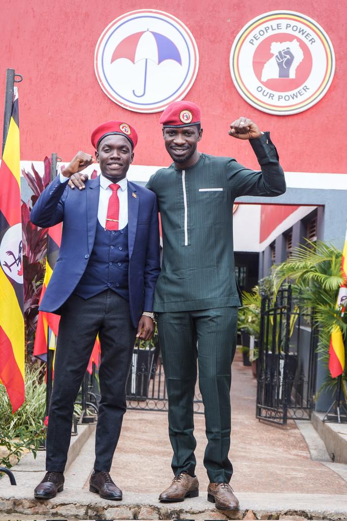 BobiPrexWine's tweet photo. @SeraTheActivist @NCenaandrew @HEBobiwine @HumbleGuildKJ @MusiriDavid @NUP_Ug @InstitutionsNup @McPombe1 @paulkakande5 @NYANZISEFU @MuzafarNadduli @BadmanGadgetUg E mekere oye E mekere oye Raa chaa  a a .. @Makerere for Dangote
@HEBobiwine https://t.co/1R9oHgrV91