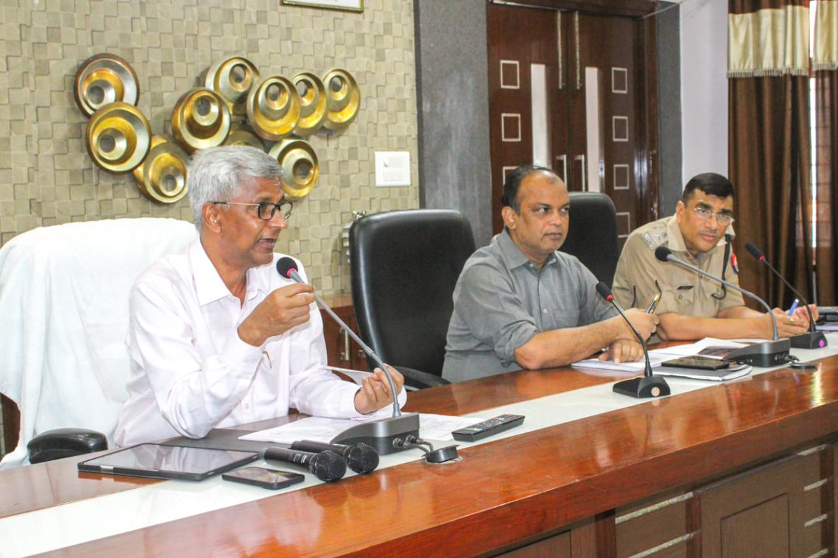 अभियोजन कार्यों की समीक्षा बैठक की गई।
<a href="/CMOfficeUP/">CM Office, GoUP</a> <a href="/ChiefSecyUP/">S.P. Goyal, Chief Secretary, GoUP</a> <a href="/UPGovt/">Government of UP</a> <a href="/InfoDeptUP/">Information and Public Relations Department, UP</a>