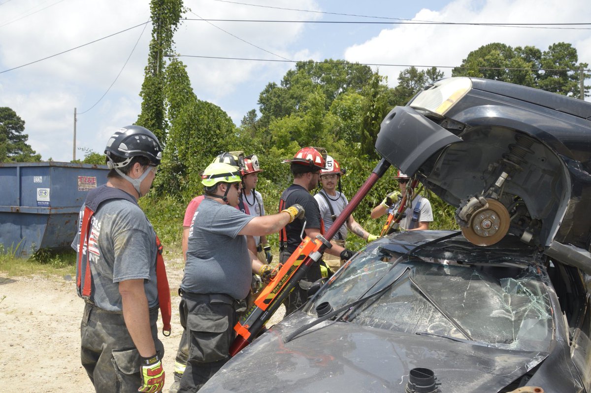 Some awesome photos from NC Stabilization University!🚒👨‍🚒 Make sure to check out future events at res-q-jack.com/events/