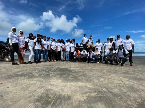 gambiaoceanhero's tweet photo. #ThrowbackThursday to last year's International Coastal Clean-up (ICC) Day celebrations! Stay tuned to see what we have planned for this year ๐๐๐ค
#bepartofthesolution_notthepollution #greatgambia
#beach #oceans #plasticpollution #iccday #coastal #community #youth #Gambia https://t.co/Radl4swSie