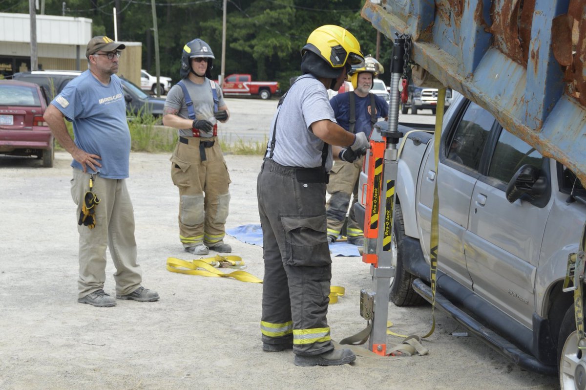 ResQJack's tweet photo. Some awesome photos from NC Stabilization University!🚒👨‍🚒 Make sure to check out future events at https://t.co/r2rsJiQYcM https://t.co/fsLMdk7Imc