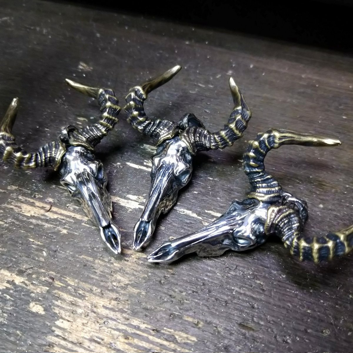 STRANGE_FREAK's tweet photo. ハーテビースト ペンダント
#SFDP119
https://t.co/esxRN6NAHi
角の風格、目つきの鋭さが◎ https://t.co/YOej3I77r6