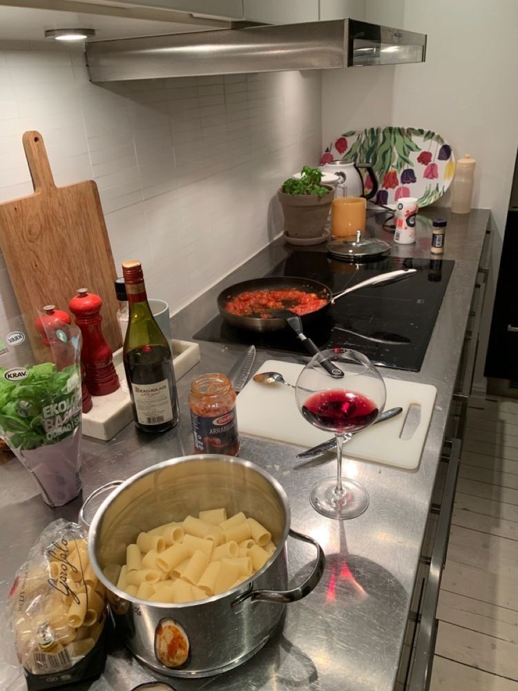 JimenaS150's tweet photo. Making dinner…💪
#macaroni #eattime #deliciousfood https://t.co/TX9nXBtZb0