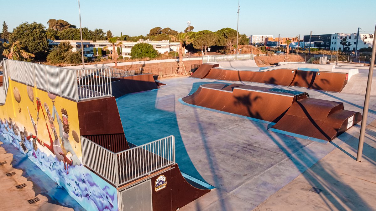 GroupHurricane's tweet image. Les projets d'#HurricaneGroup continuent de se développer comme le nouvel urban park à #Baillargues (34) de 4200 m2 qui rassemble un Bowl, un Park #HurricaneParks et une aire typée Street et un Pumptrack #HurricaneTracks 

 youtu.be/Nv5kyOnMruI @VBaillargues