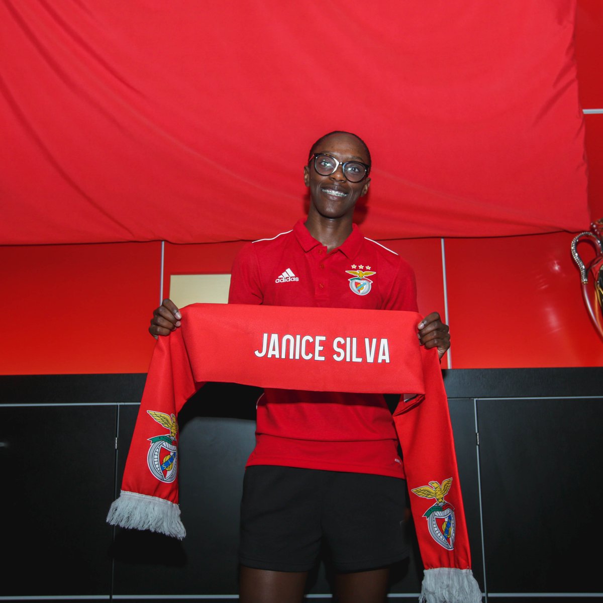 SLBenfica's tweet photo. 🎥 Janice e Fifó estão de volta! 🤩

#FutsalBenficaFem #SóHáUmBenfica

#VidroFornense #Infortipo #EasyFresh @adidas