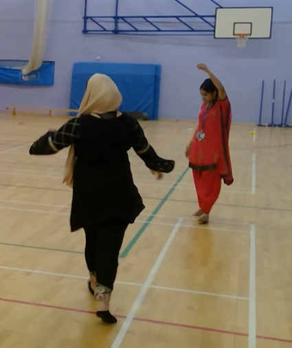 EllesmerePark's tweet photo. Some beautiful Bollywood dancing going on in our sports hall today! All part of our culture day! πΎπͺπ§π©#WeGotTheMoves #Bollywood #TeamEllesmere π https://t.co/xxrAekxYPL