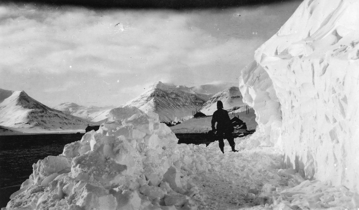 SWWEC1's tweet photo. To keep you cool today, images of 1/4 KOYLI, 49 'Polar Bear' Division, on garrison duties in Iceland 1940-42.
From the papers of J. Hardcastle.
#ww2 #Iceland #koyli #49division #polarbear https://t.co/ea4nMeNx39