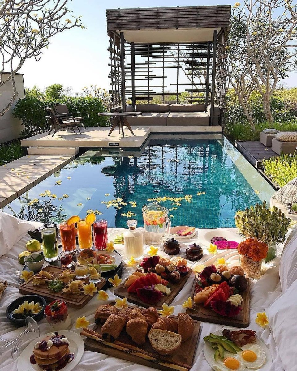 viewsoff's tweet photo. Breakfast in Bali. https://t.co/QgkRY3dzoj