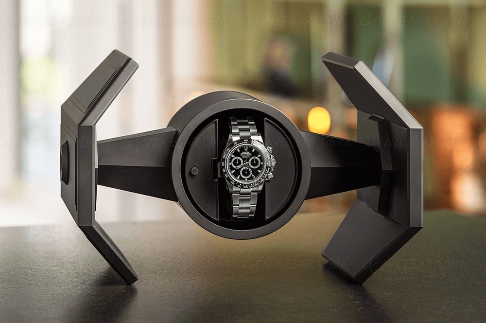 Avcesar's tweet photo. Remontoir Star Wars Tie Fighter : l’Empire toujours à l’heure #KrossStudio #tiefighter #remontoir #Lucasfilm #starwars https://t.co/zNyPeo2PyR https://t.co/0lmYRvazRw