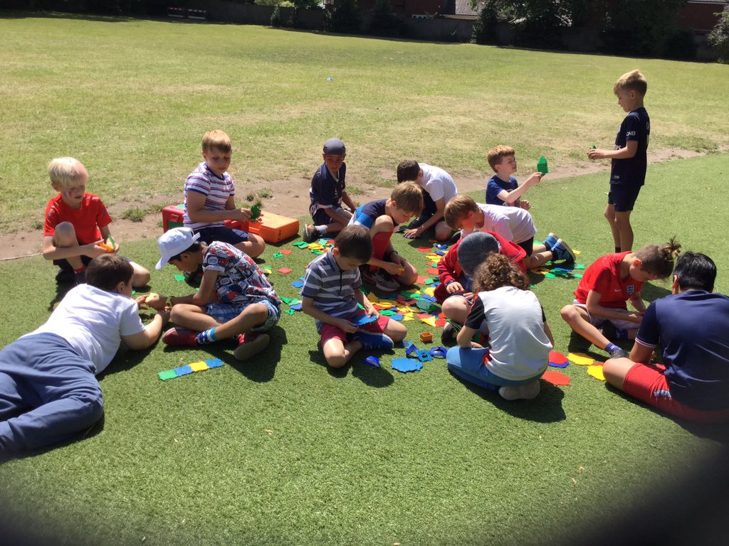 fouroaksprimary's tweet photo. Year 4....Who can construct the tallest Eiffel Tower from Polydron? https://t.co/0YWgWAFuhG