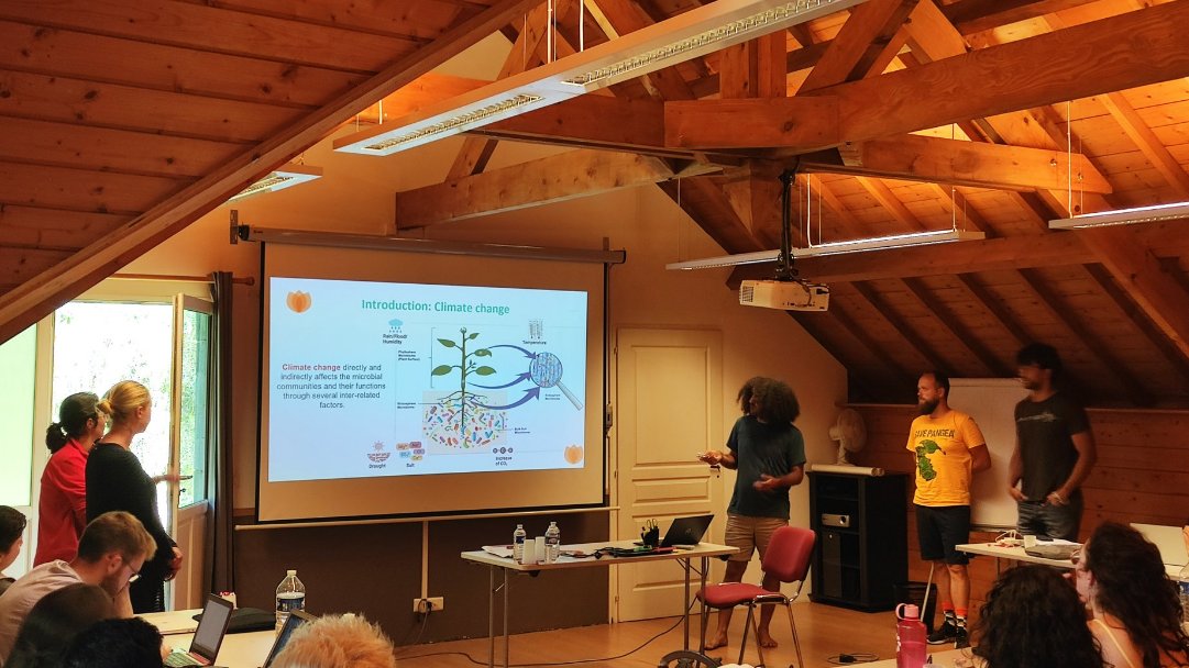 2nd Workshop presentation 🌷 'How climate change can affect host microbiote ?' Hugo, Janan, Laura, Léa, Rafaƚ, Yushuo Supervised by Amaia Iribar