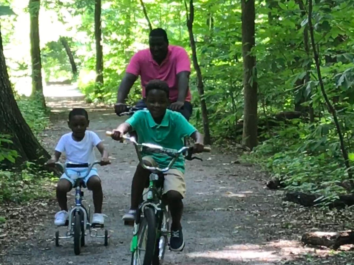 ShelbyTNHealth's tweet photo. It's Rideshare Thursday! Ride your bike or walk to help improve our air quality. #commuteoptions https://t.co/6ovS9C2bEu