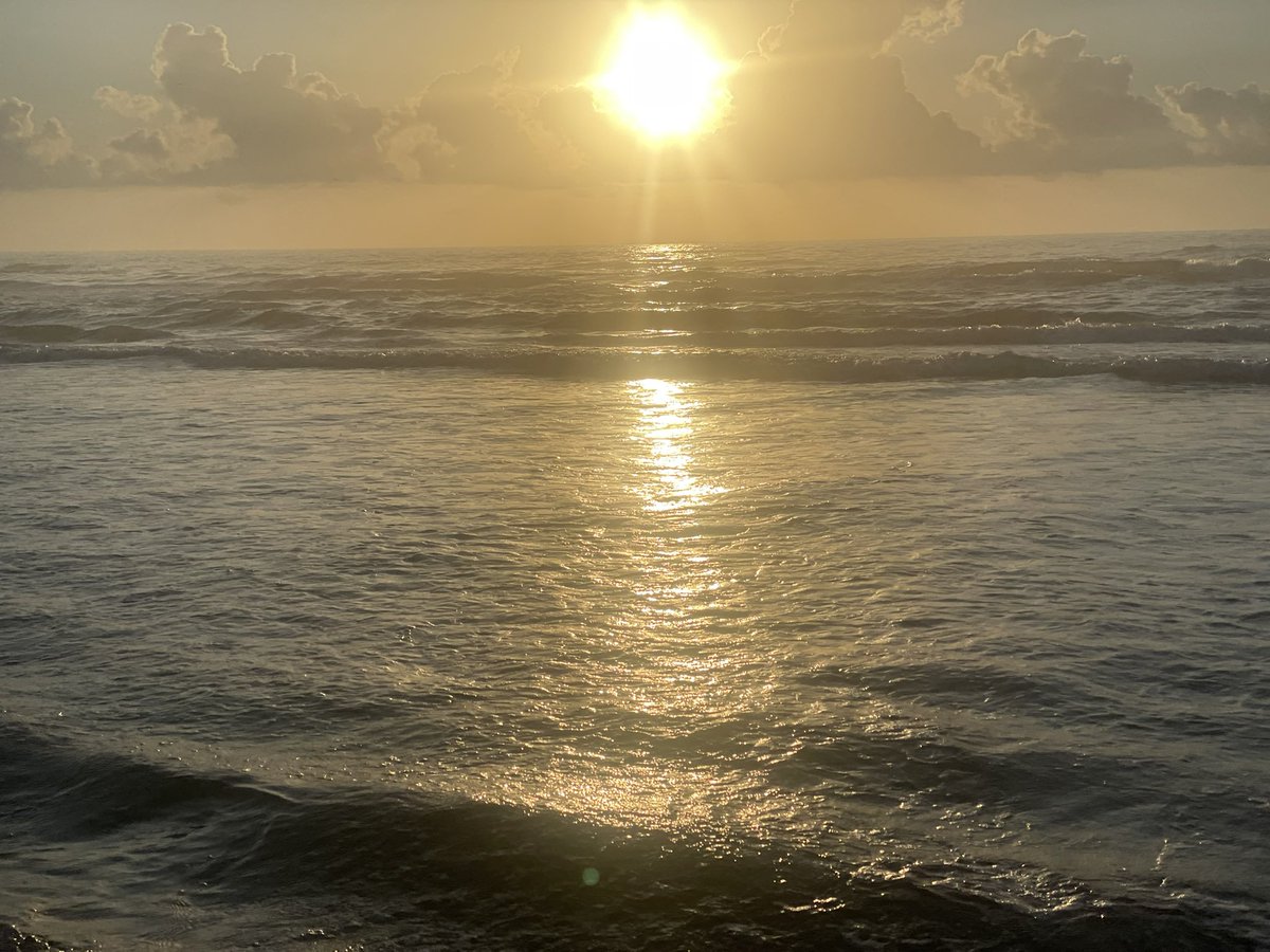 bloomer_sa's tweet photo. Morning! #runrant - each hour has 60 minutes in it. There is something to be said about waking up early and utilizing those extra minutes & hours to get your days right. https://t.co/p0PjCHX8vi